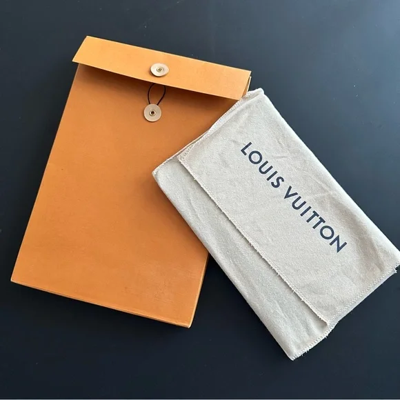 LV Epi Neverfull Pouchette - Picture 6 of 13